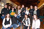 Das Moderations- und Newsteam beim Dreh in der Aula der Universitätsbibliothek Bild: Das Moderations- und Newsteam beim Dreh in der Aula der Universitätsbibliothek